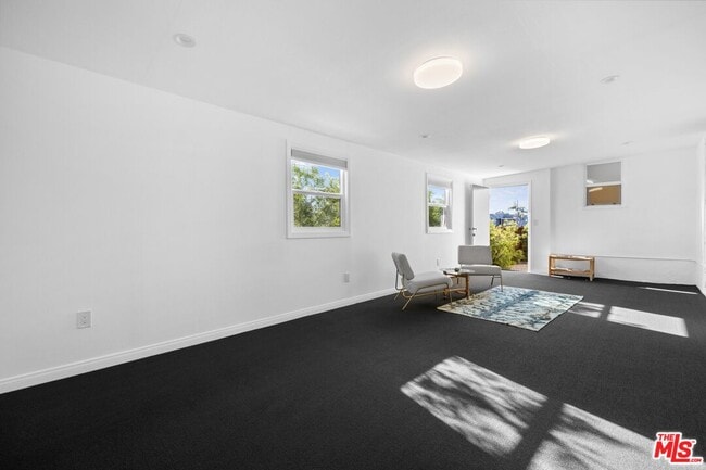 Building Photo - 2400 W 74th St