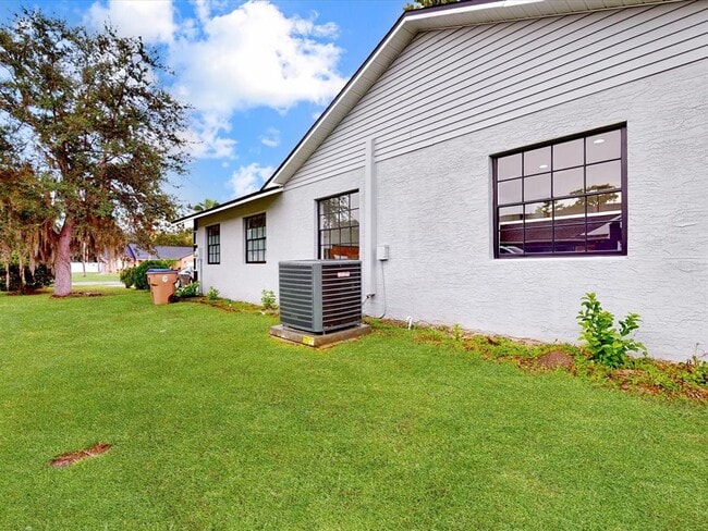 Building Photo - 1710 Big Oak Ln