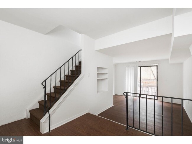 Building Photo - 2031 South St