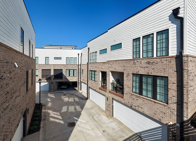 Building Photo - Bradshaw Commons