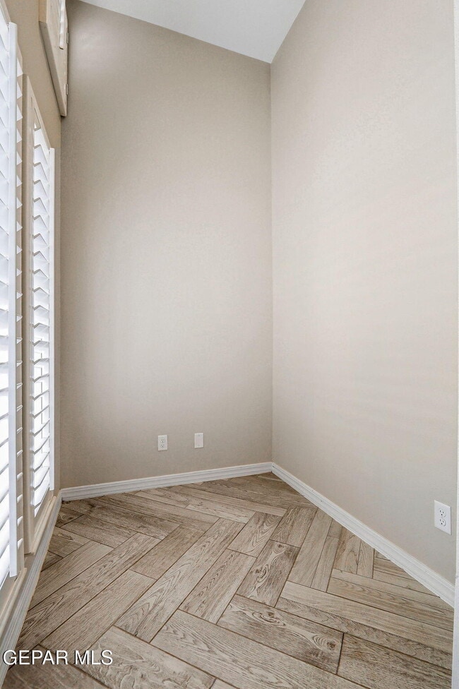 Building Photo - 925 Louisiana Downs Ave