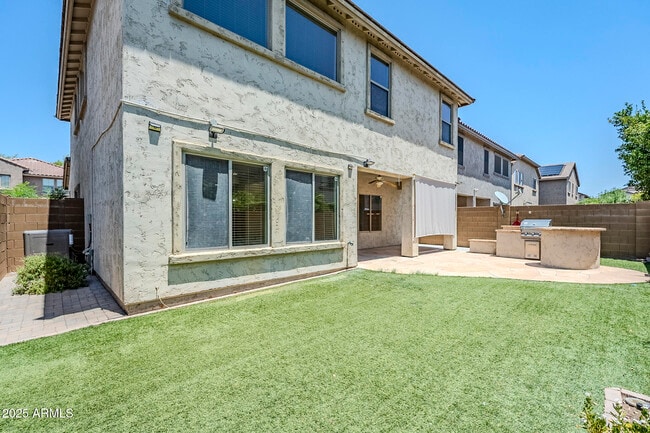 Building Photo - 2025 W Marconi Ave
