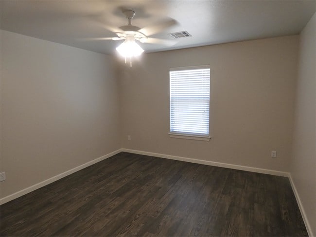 Building Photo - 409 Vail Cir