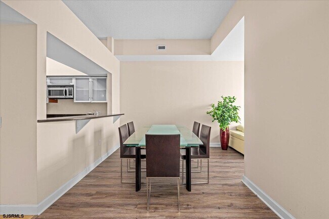 Building Photo - 526 Pacific Ave