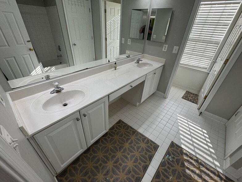 Building Photo - 13909 Clarkwood Ln