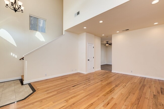 Building Photo - Lovely light and bright 3 bedroom 2.5 bathroom home Doe MIll Neighborhood, Cul-de-Sac Location