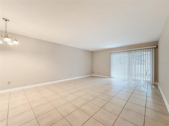 Building Photo - 2113 NE 38th St