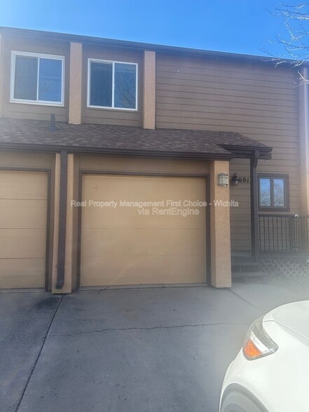 Building Photo - 2405 S Capri St