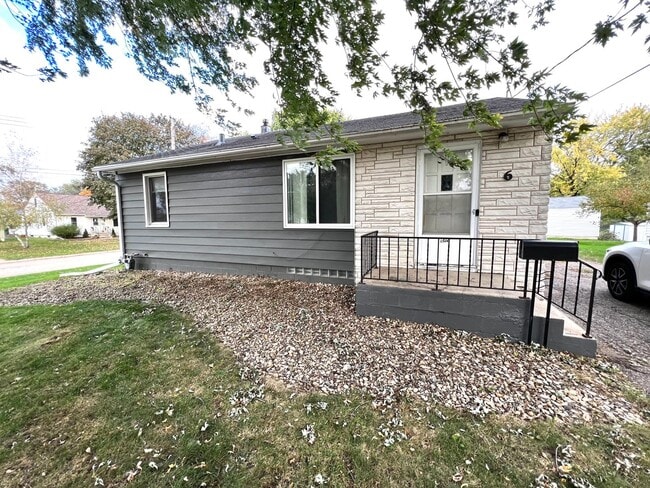 Building Photo - Single-Family Home Minutes from Saint Mary's!