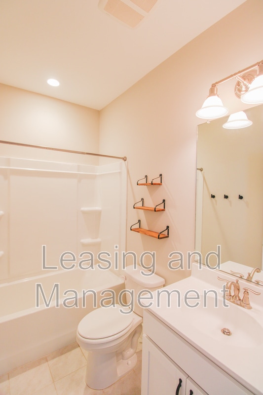 Building Photo - 286 Great Lawn Dr