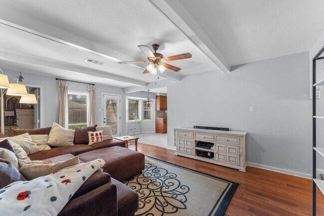 Building Photo - 1705 Capri Ln