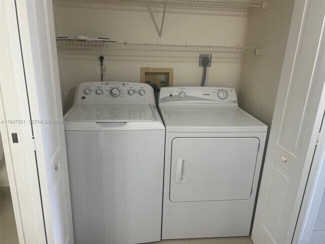 Building Photo - 19555 E Country Club Dr