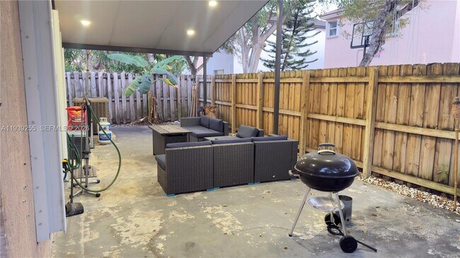 Building Photo - 2006 SE 14th Ct