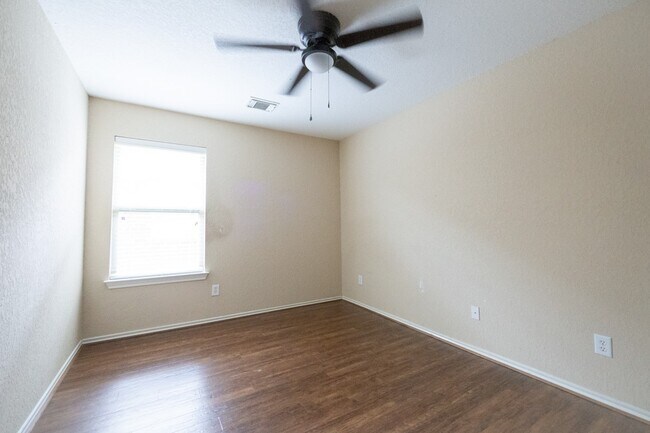 Building Photo - 11219 Overland Trail Dr