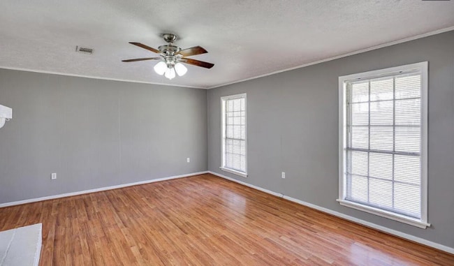 Building Photo - 221 Pecan Hill Dr