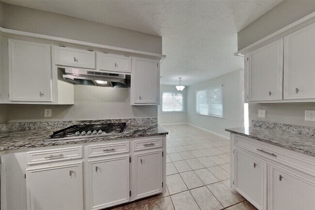 Building Photo - 25402 Elm Creek Dr