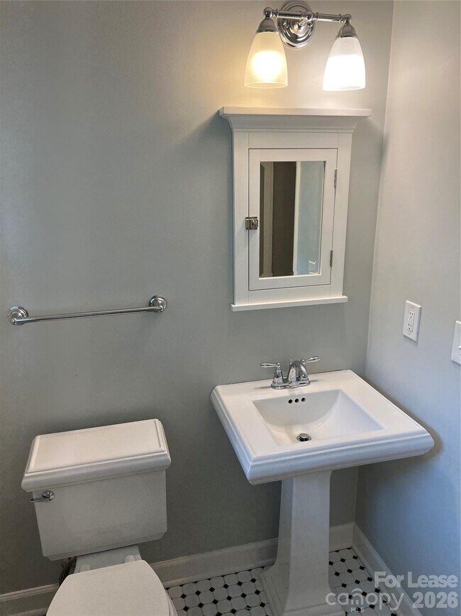 Building Photo - 1116 Bevis Dr