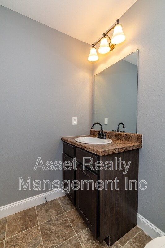 Building Photo - 924 Warrior Hill Dr