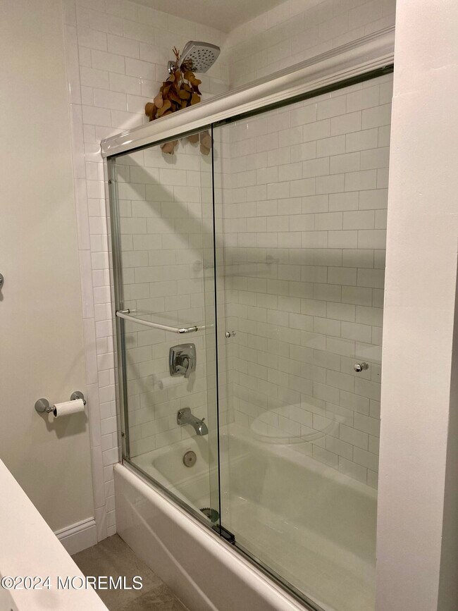 Building Photo - 66 Holly Dr