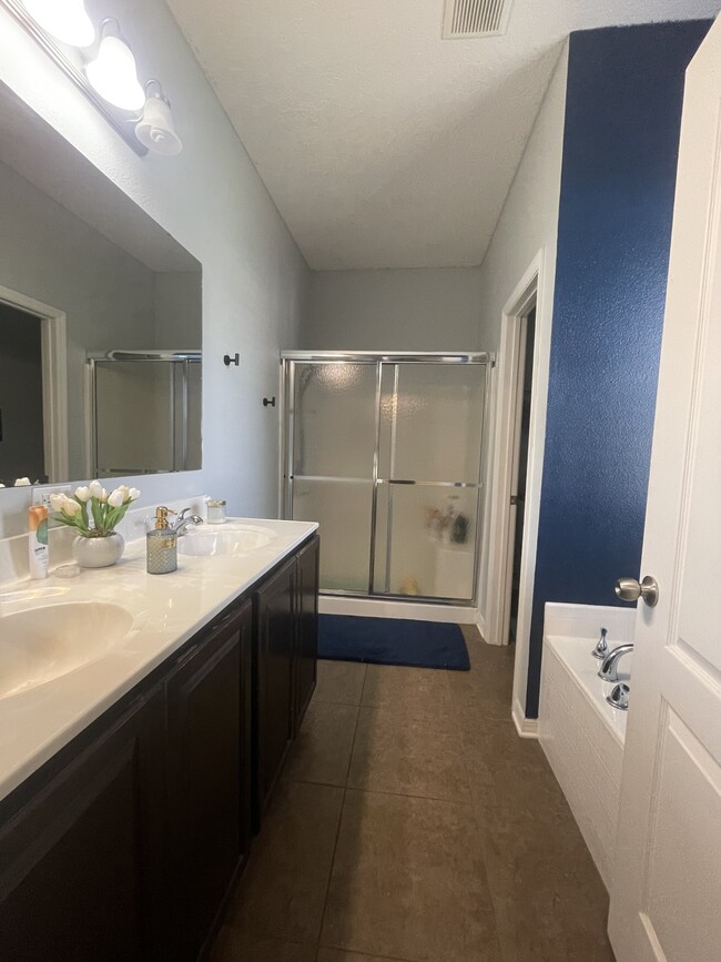 Building Photo - 5013 Magnolia Valley Dr
