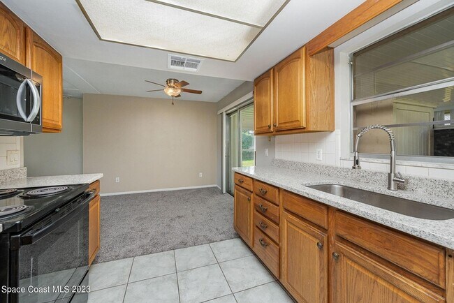 Building Photo - 608 Sacre Coeur Dr