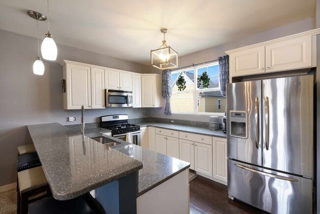 Building Photo - 5 River Row