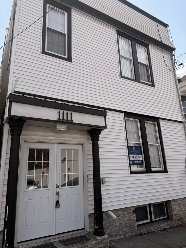 Building Photo - 1111 53rd St