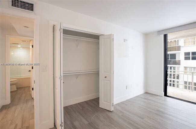 Building Photo - 6061 Collins Ave