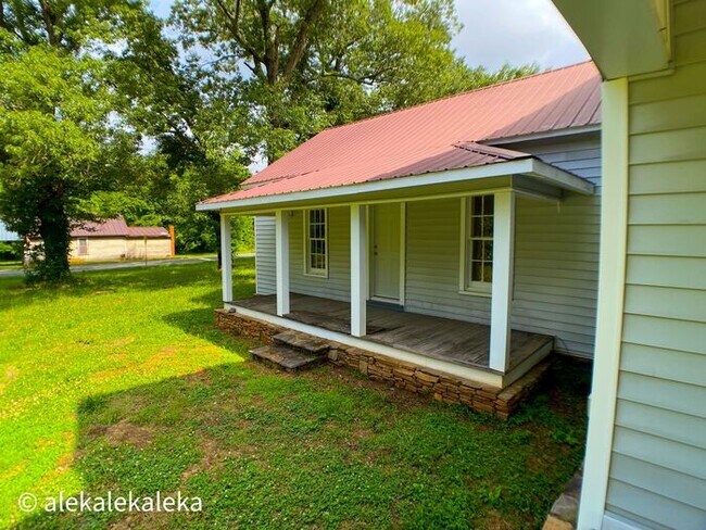 Building Photo - Julian 4 Bedroom, 2 Bathrooms Incredible F...