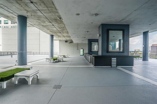 Building Photo - 690 SW 1st Ct