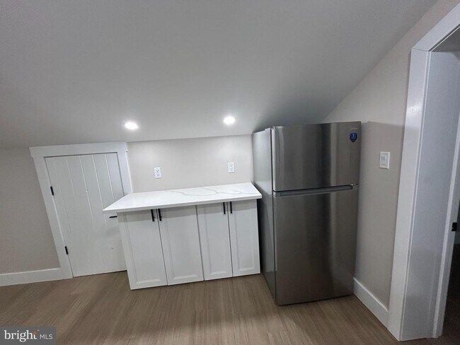 Building Photo - 71 Dreamland Park Dr