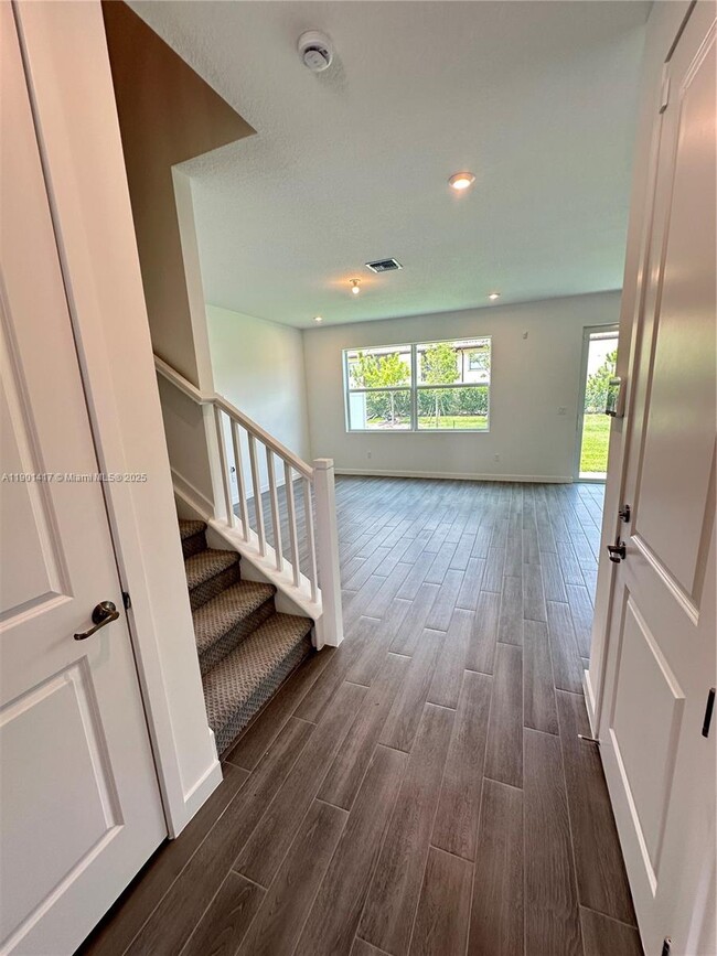 Building Photo - 7262 Lenora Ln