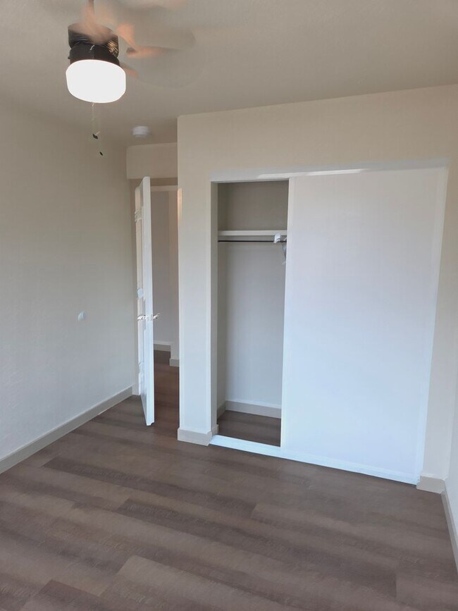 Building Photo - 1805 James Pl