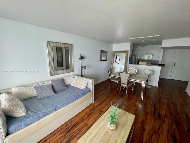 Building Photo - 1155 Brickell Bay Dr