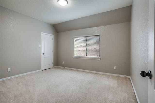 Building Photo - 858 Llano Dr