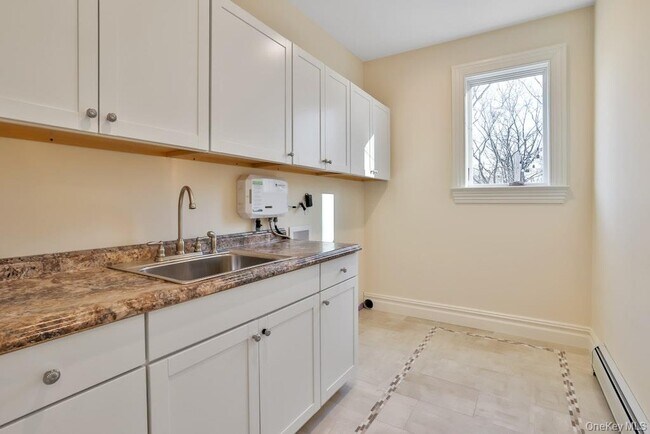 Building Photo - 34 Renfrew Rd