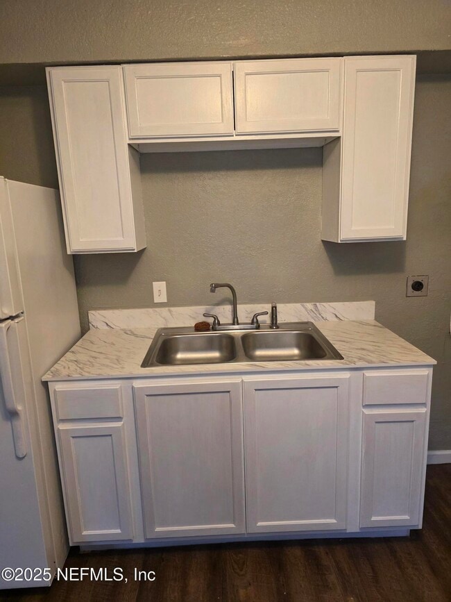 Building Photo - 1177 W 26th St