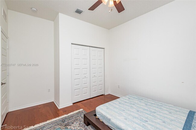 Building Photo - 806 NE 191st St