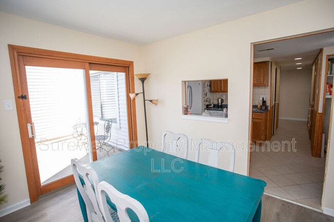 Building Photo - 207 Empress Ct