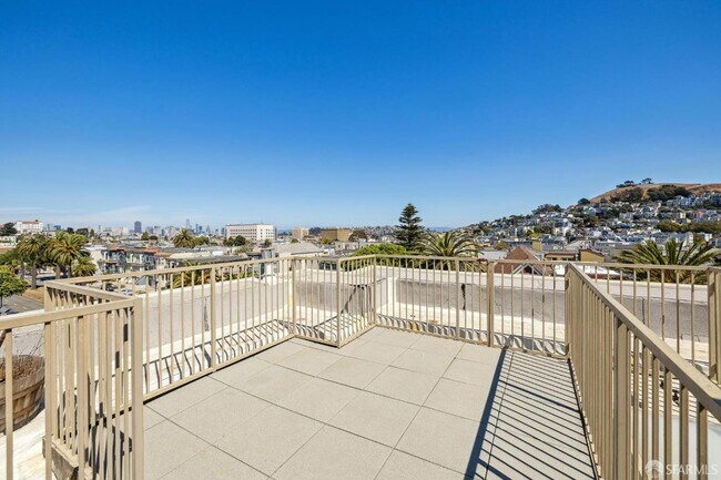 Building Photo - 1592 Dolores St