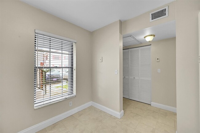 Building Photo - 2518 NW 89th Dr