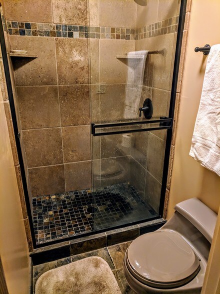 Master bath - 845 Southwood Blvd