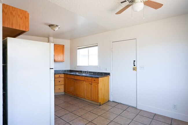 Building Photo - Updated 4 Bedroom / 2 Bathroom Home in Las Vegas