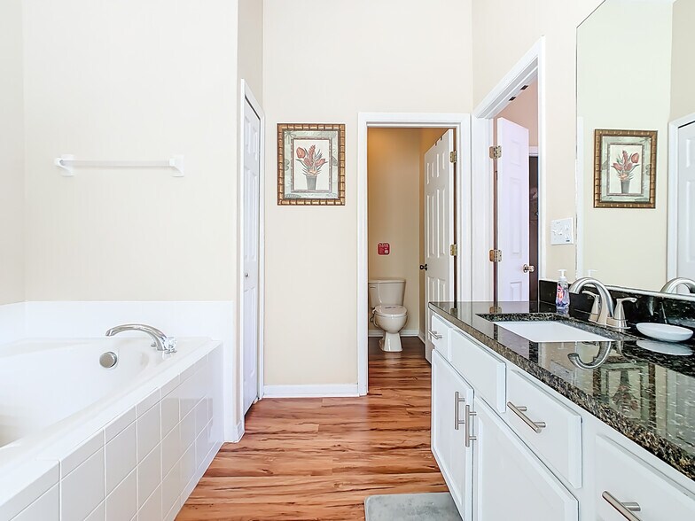 Building Photo - 2041 Morning Star Dr