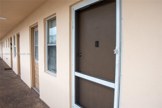 Building Photo - 505 E Dania Beach Blvd