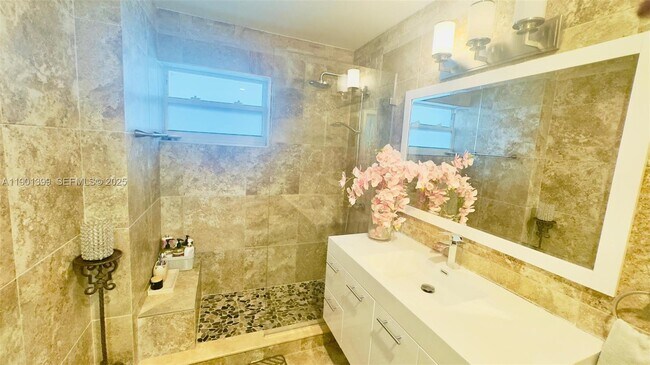 Building Photo - 329 SE 3rd St