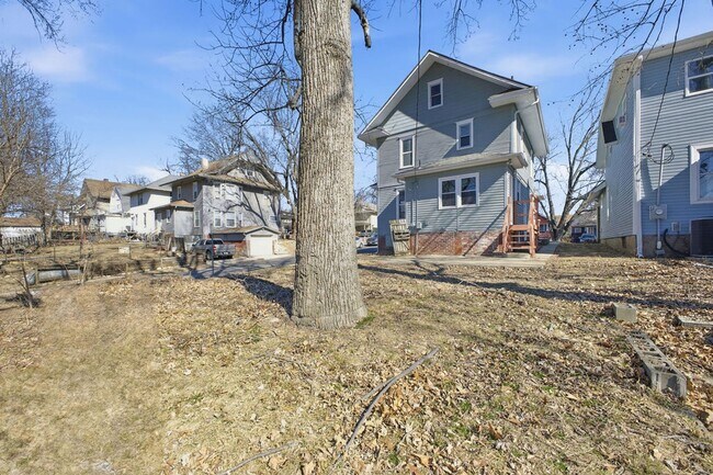 Building Photo - Spacious 4-Bedroom, 1.5-Bath Home with Plenty of Living Space!