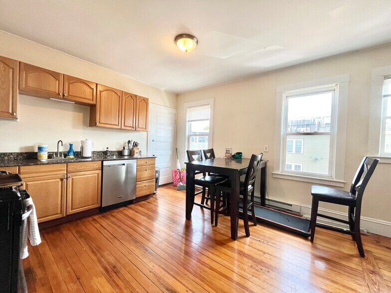 Primary Photo - 40 Saint Margaret St