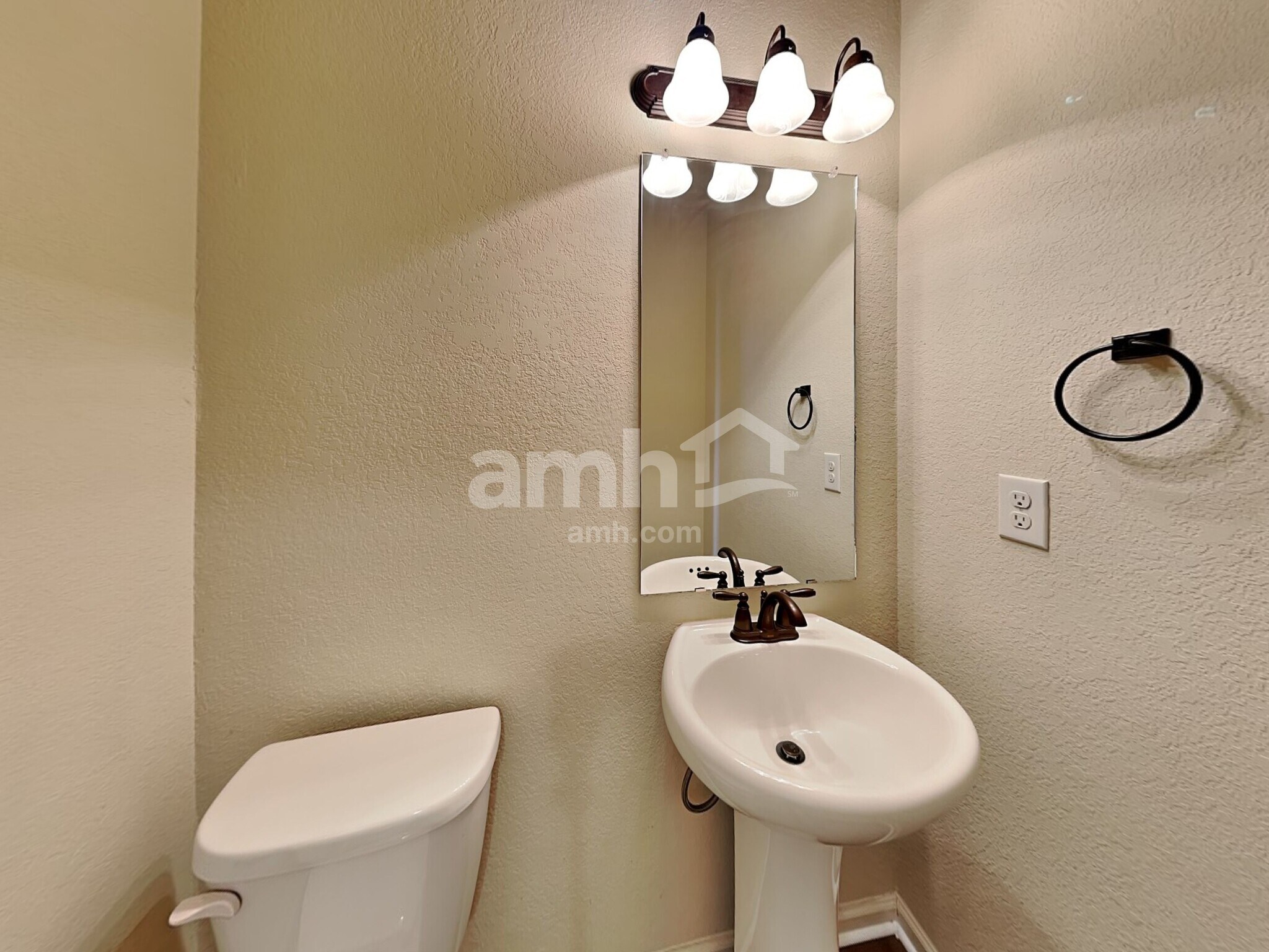 Building Photo - 154 Al Jennah Blvd