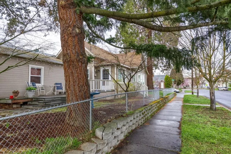 Building Photo - 417 N Oakdale Ave